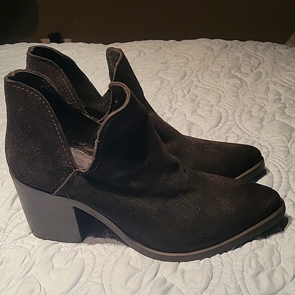 Steve Madden Shoes - Steve Madden Ankle bootie,black,suede